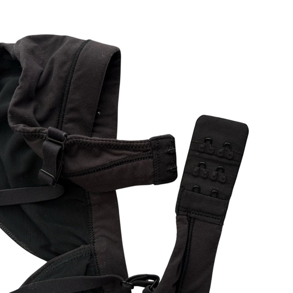 SKIMS Fits Everybody Crossover Bralette in onyx Black - Picture 9 of 9